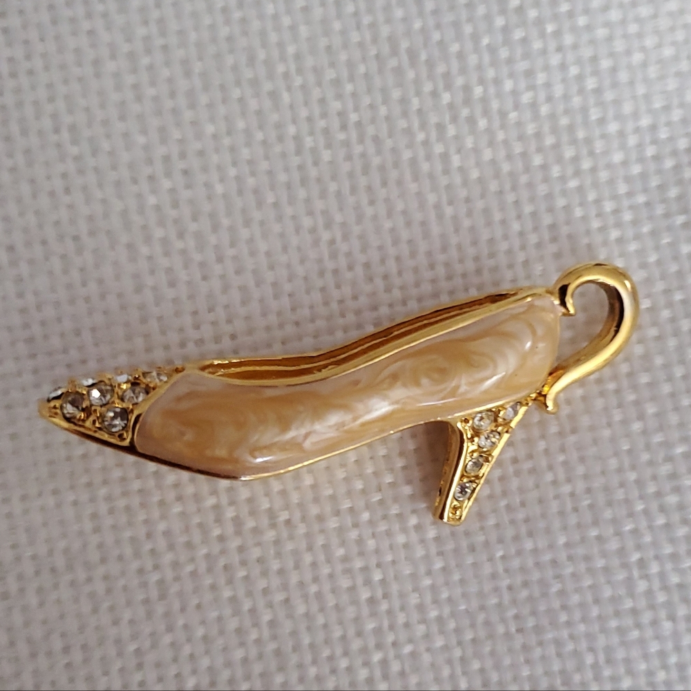 Elegant Gold and Cream Shoe Pendant